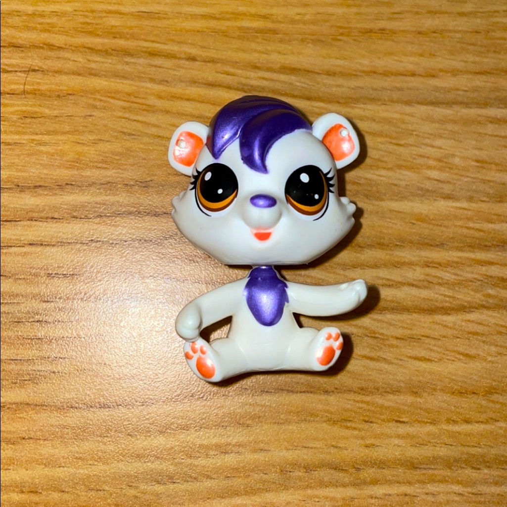 Littlest Pet Shop # 27 Berry Lively White And Purple Bear With Brown Eyes